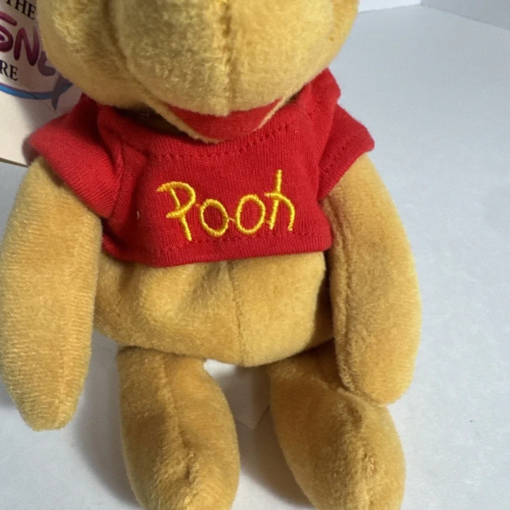 The Disney Store‎ WINNIE THE POOH Mini Bean Bag Beanie Disney Parks w/ Tags